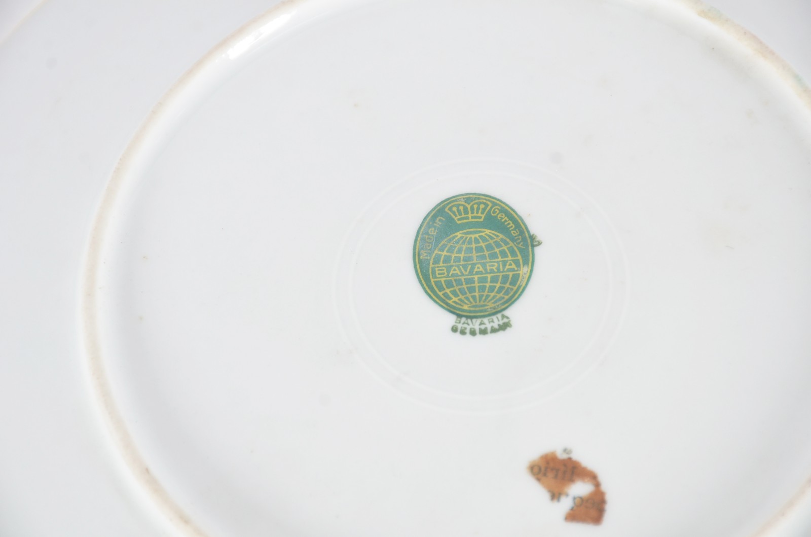 Treze pratos decorativos em porcelana de diversas procedências. - foto 11 de 11