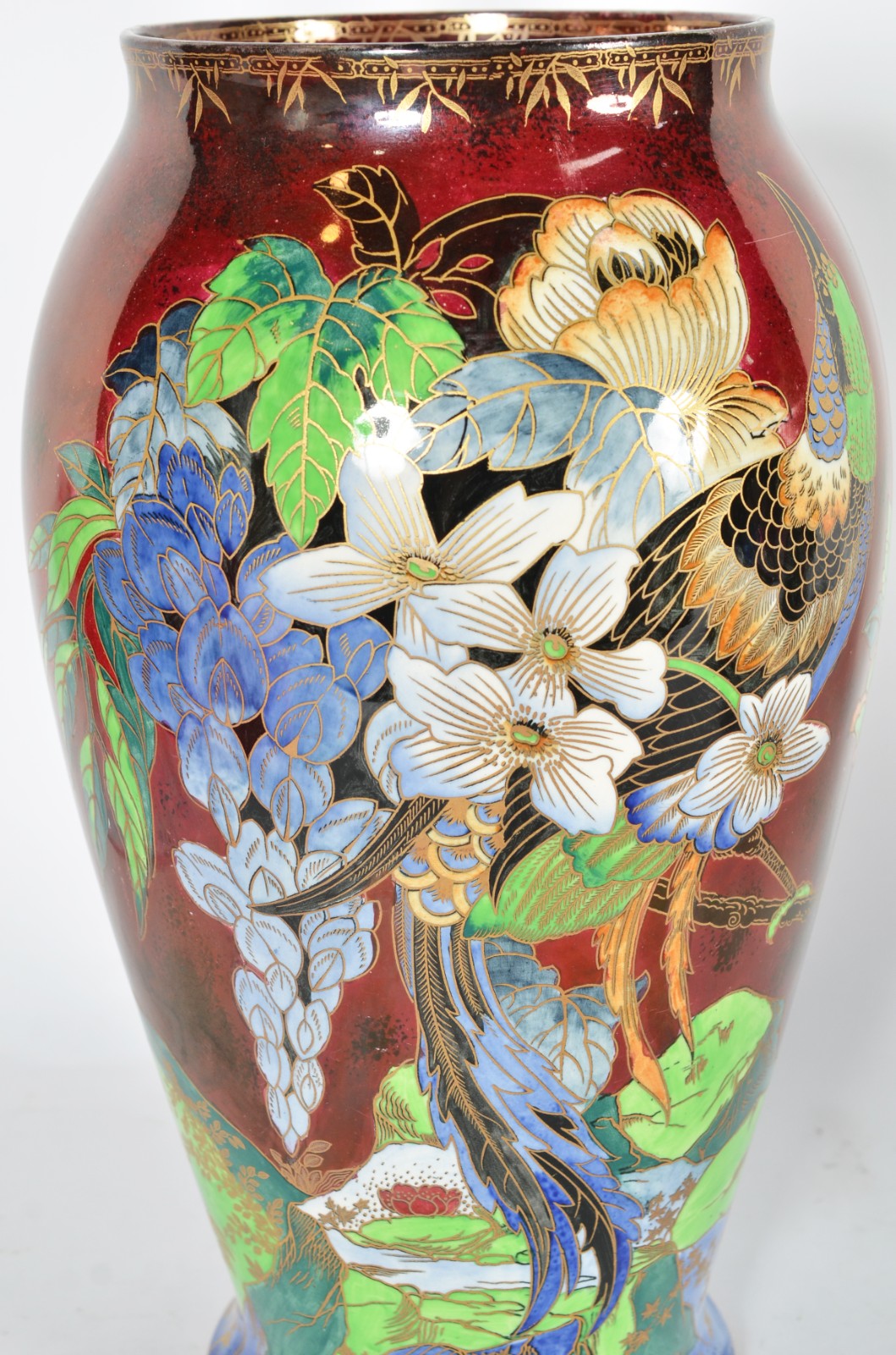 Vaso de faiança inglesa ricamente decorado em policromia (rachado)... - foto 2 de 8