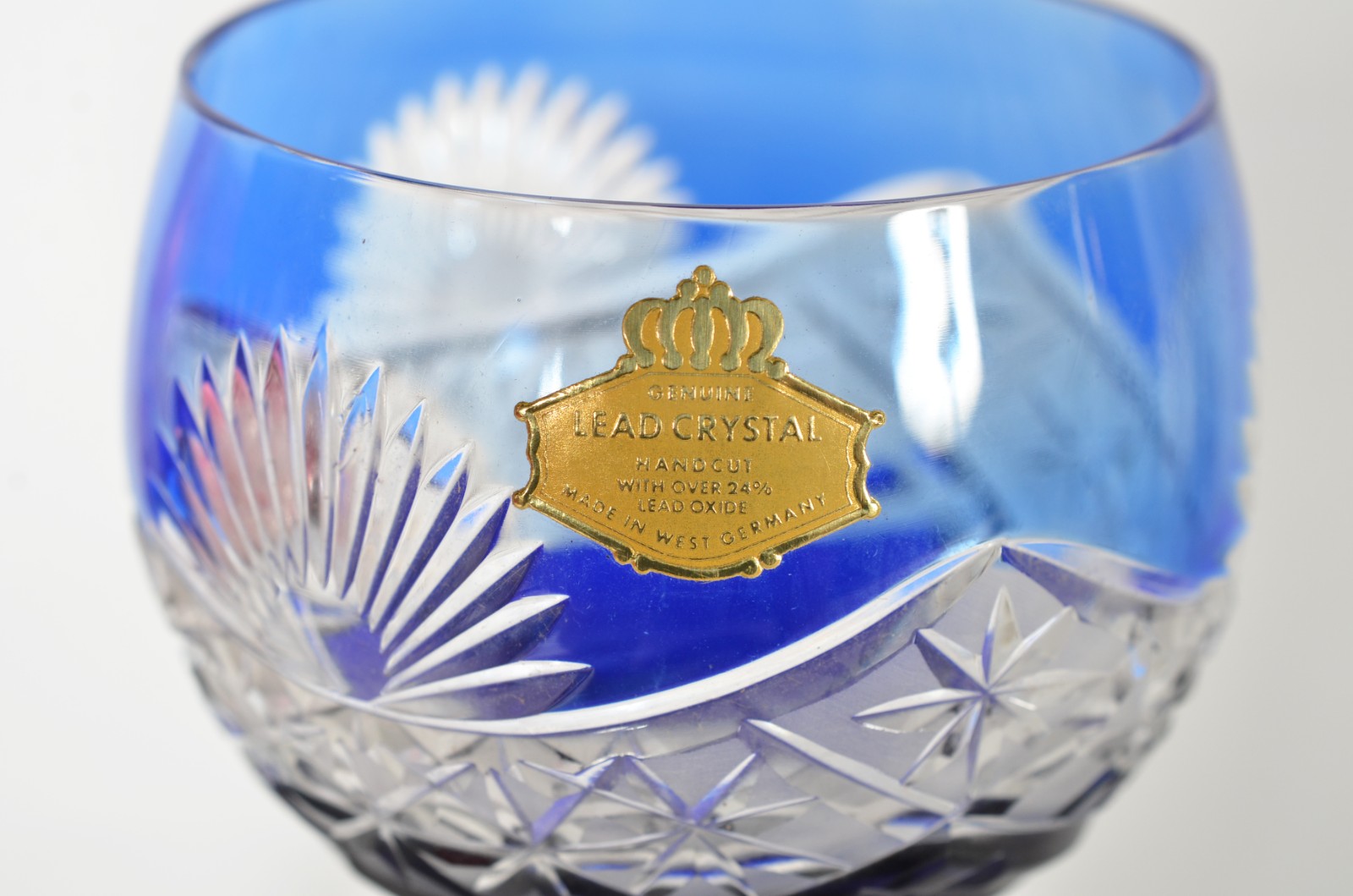 Duas taças para vinho de cristal alemão lapidado, pés altos, doublé... - foto 3 de 6