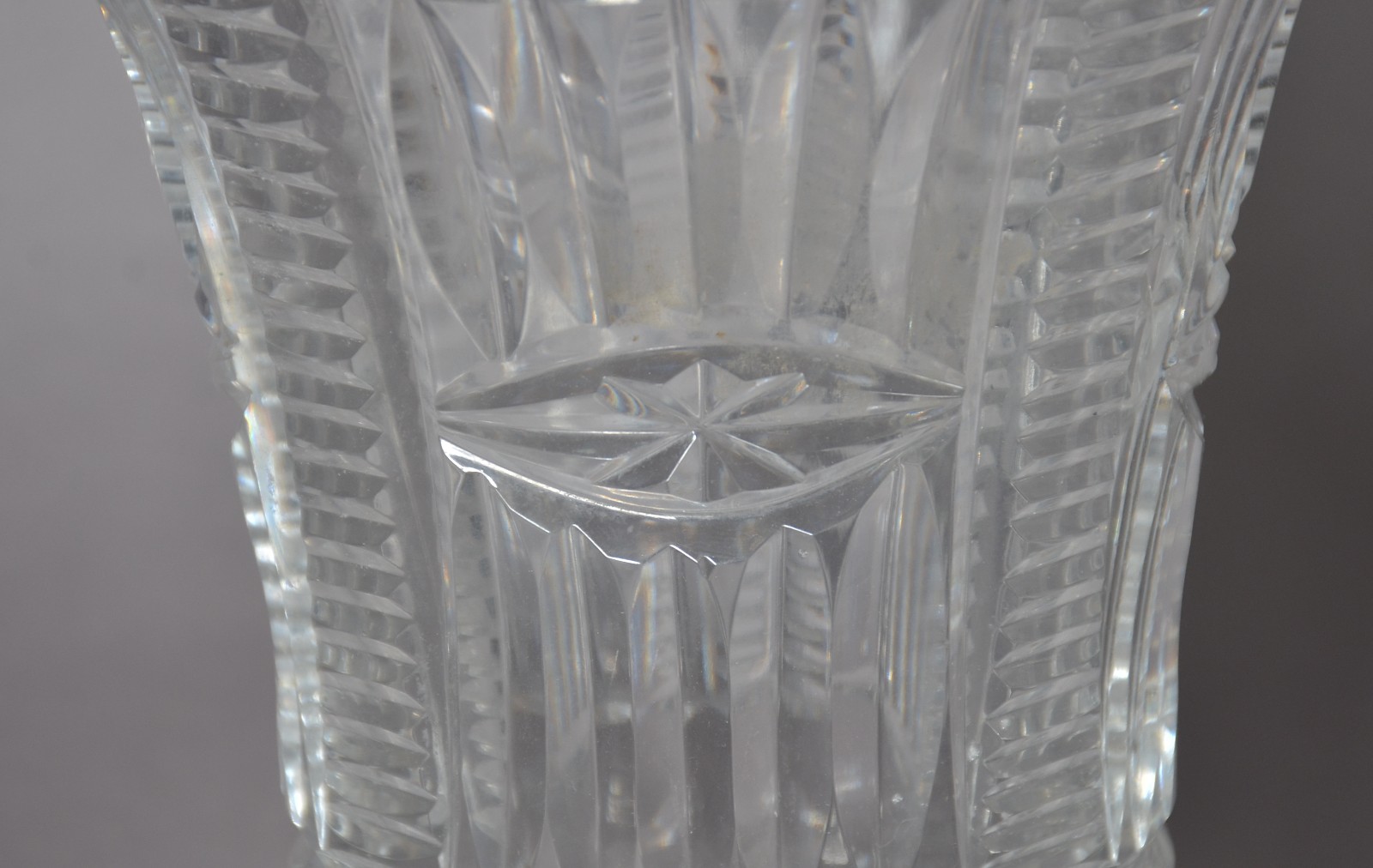 Dois vasos de cristal lapidado. - foto 8 de 11