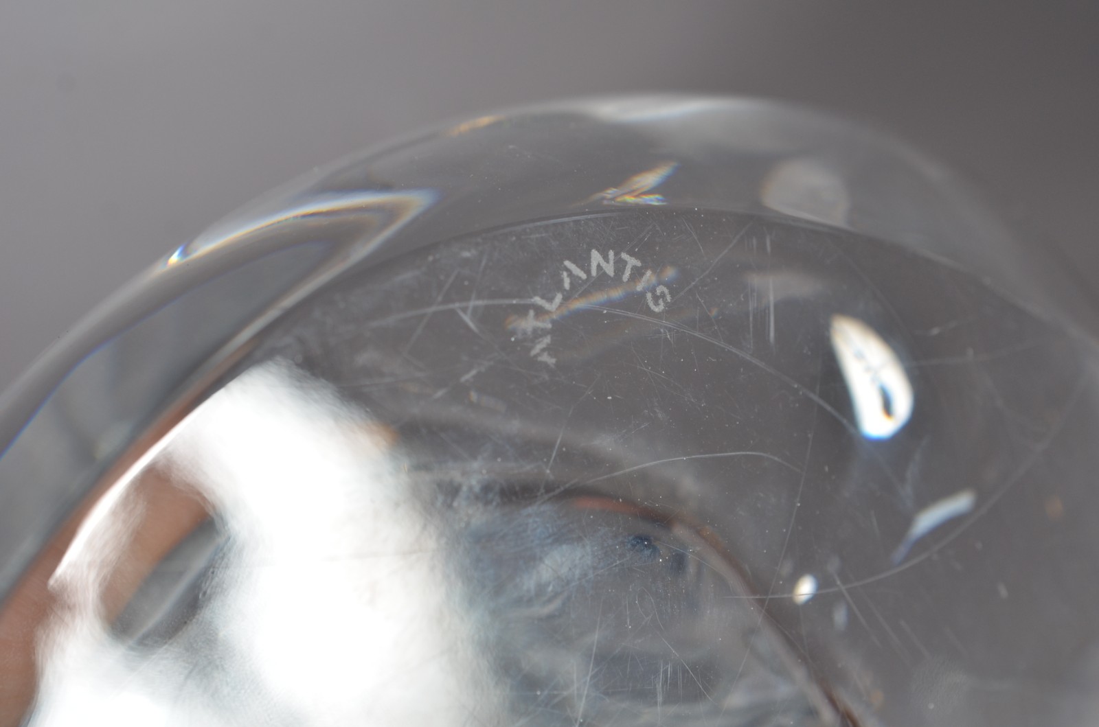 Seis peças diversas de cristal, sendo: Imagem de Nossa Senhora; par... - foto 5 de 11
