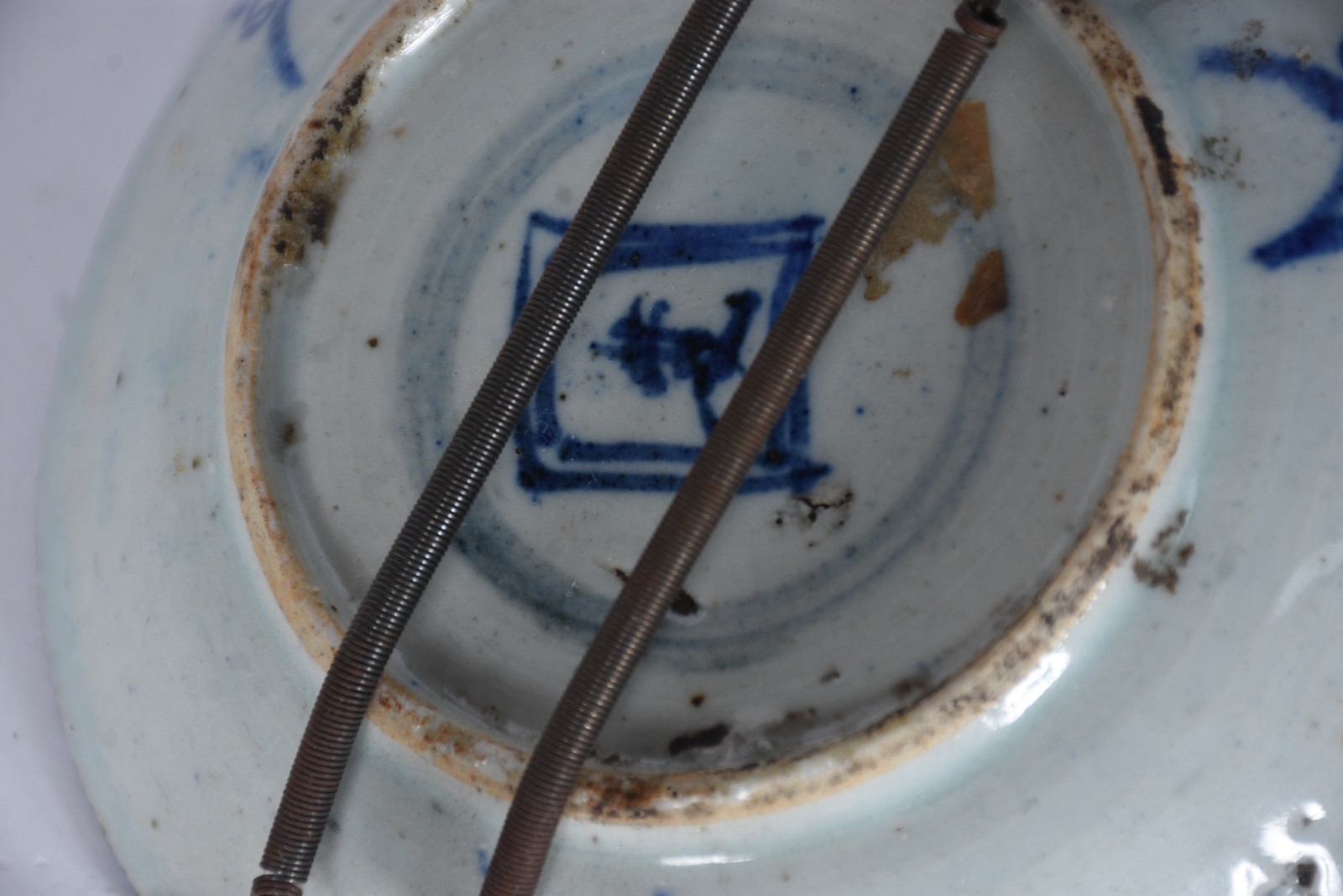 Três pratos de porcelana oriental decorações em azul e branco... - foto 5 de 10