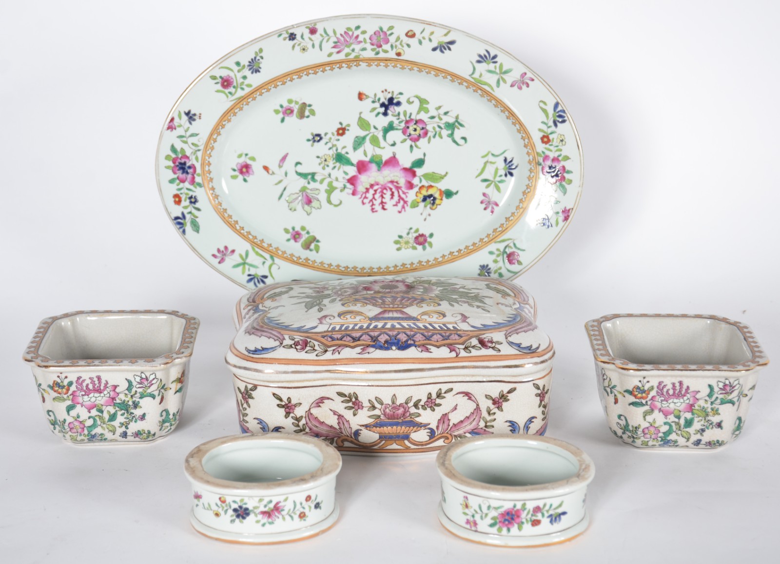 Seis peças diversas de porcelana oriental policromada, sendo... - foto 1 de 10