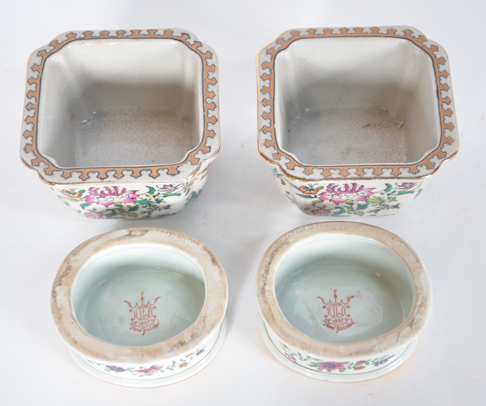 Seis peças diversas de porcelana oriental policromada, sendo... - foto 4 de 10