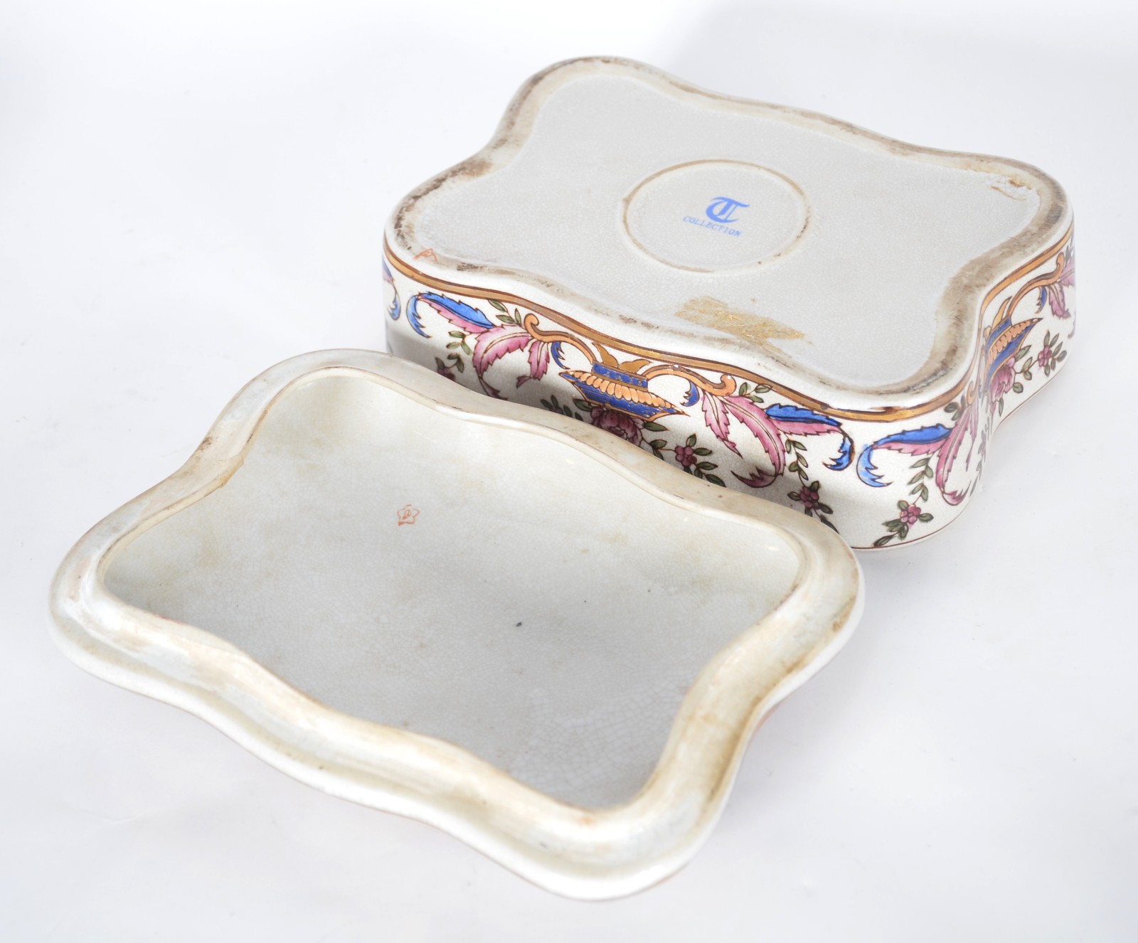 Seis peças diversas de porcelana oriental policromada, sendo... - foto 9 de 10