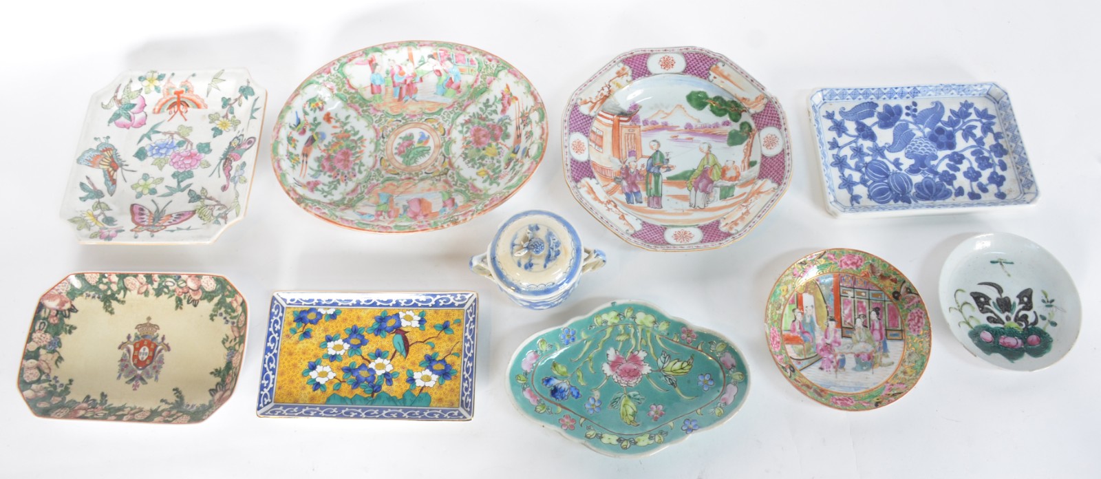 Dez peças diversas de porcelana oriental policromada. (Potiche com... - foto 1 de 11