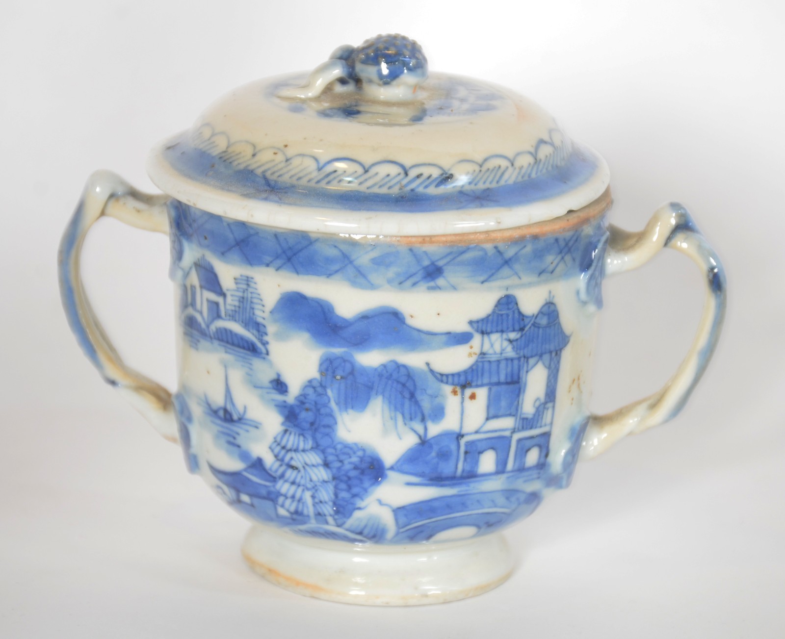 Dez peças diversas de porcelana oriental policromada. (Potiche com... - foto 2 de 11