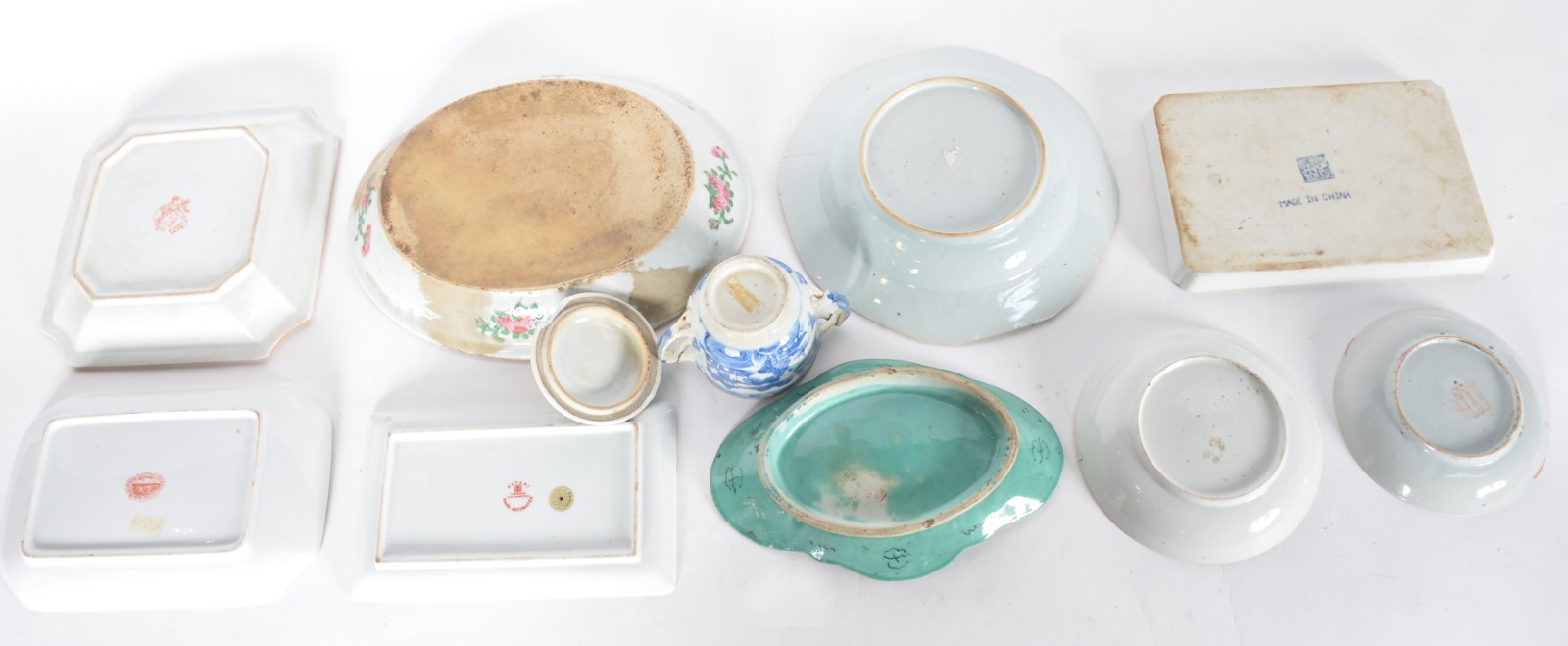 Dez peças diversas de porcelana oriental policromada. (Potiche com... - foto 4 de 11