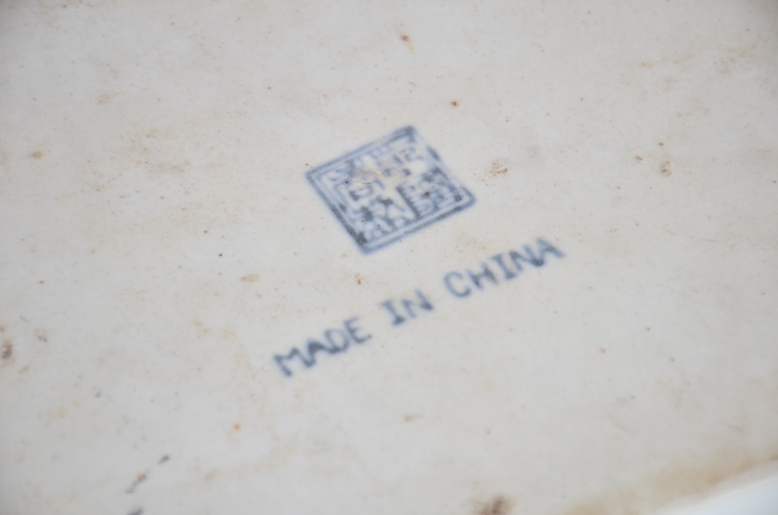 Dez peças diversas de porcelana oriental policromada. (Potiche com... - foto 5 de 11