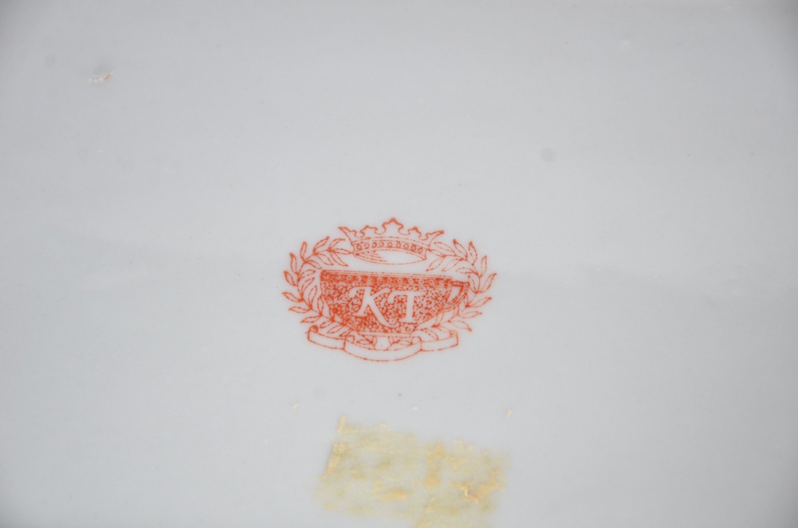 Dez peças diversas de porcelana oriental policromada. (Potiche com... - foto 10 de 11