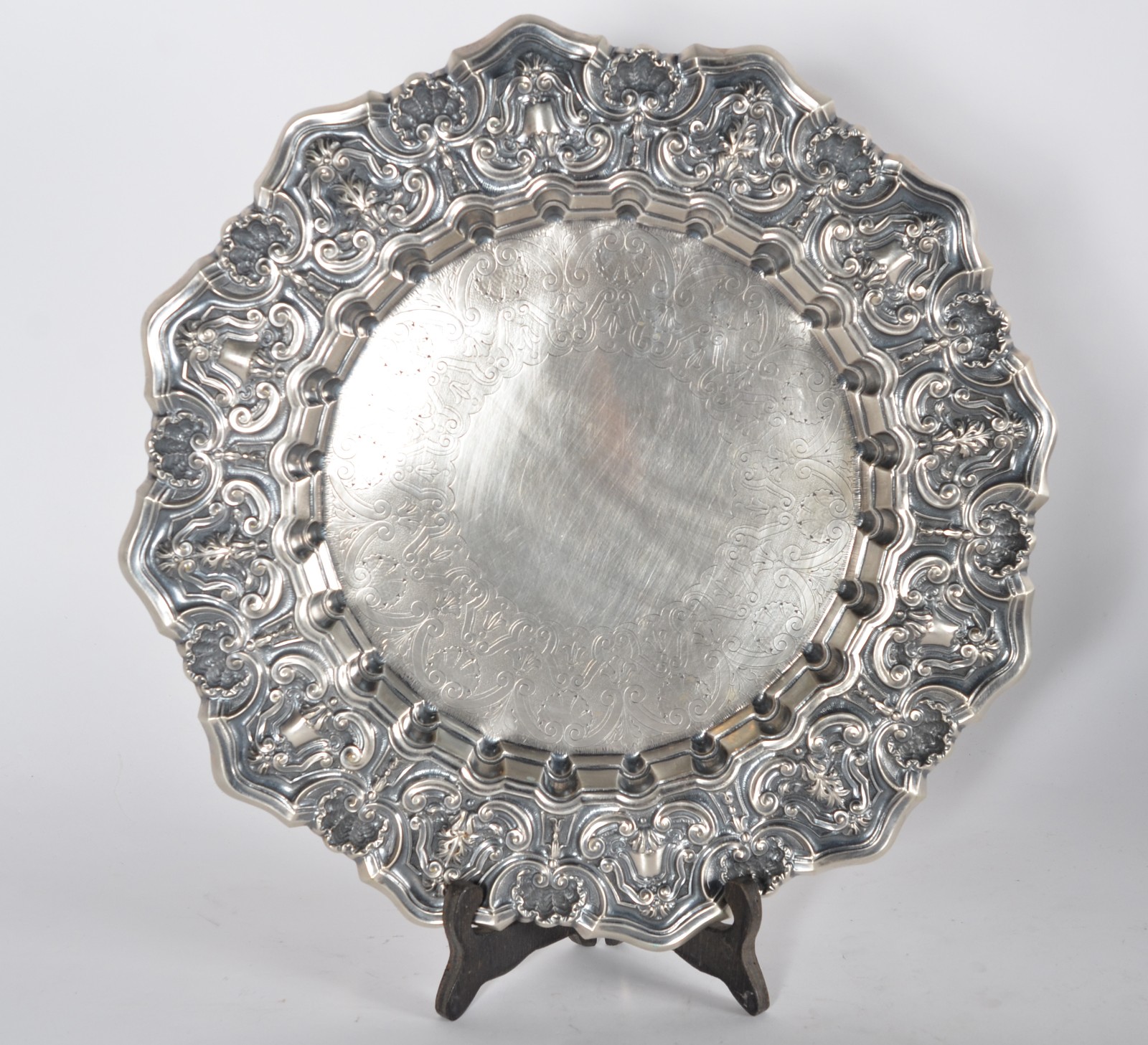 Salva redonda de prata portuguesa contraste Águia, borda trabalhada... - foto 1 de 6
