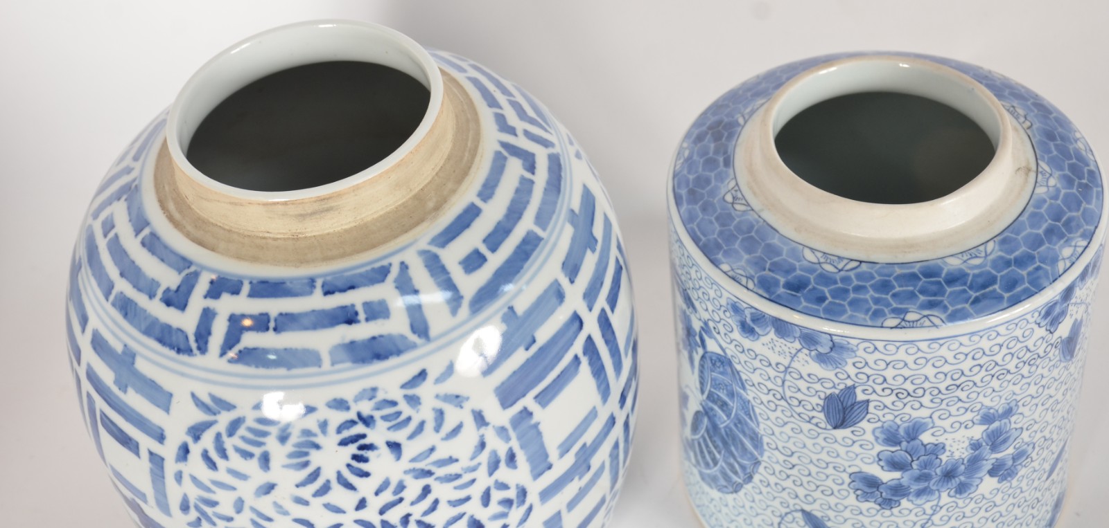 Cinco potiches diversos de porcelana chinesa decoração em azul e... - foto 4 de 11