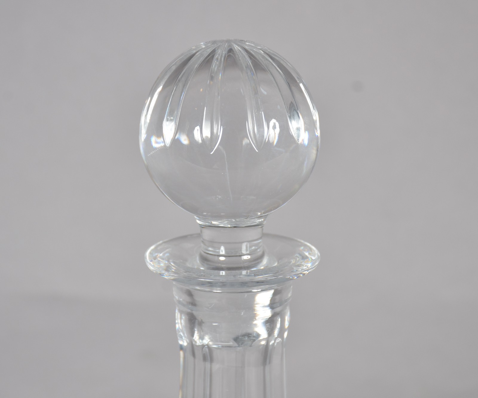 Garrafa de cristal tcheco lapidado, dita "Captain Decanteur", pois... - foto 3 de 8
