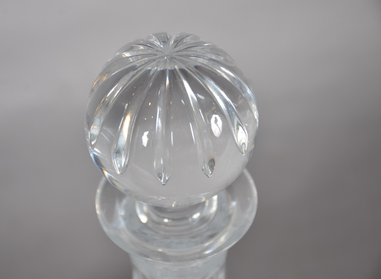Garrafa de cristal tcheco lapidado, dita "Captain Decanteur", pois... - foto 5 de 8