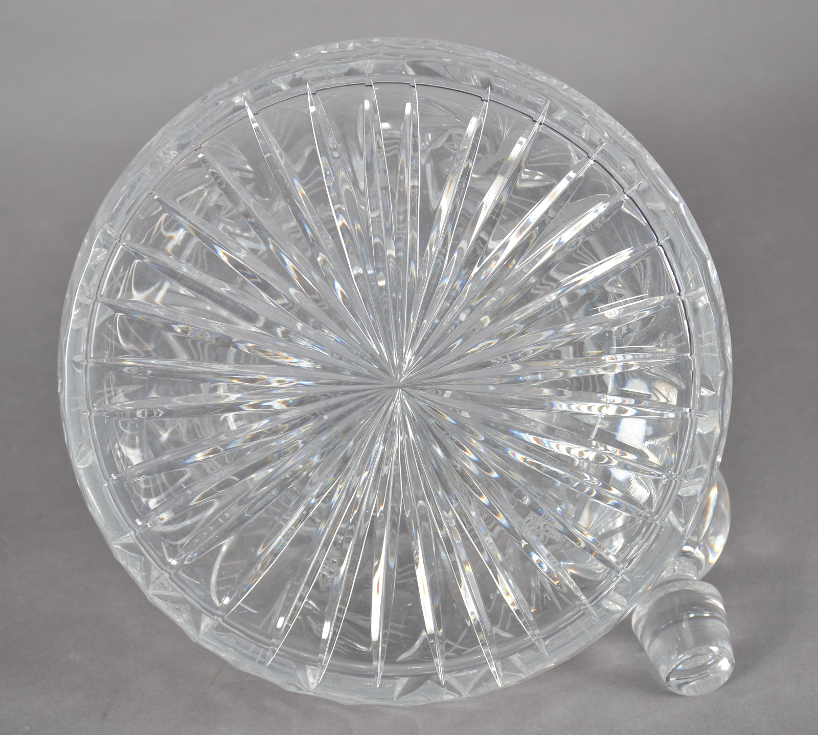 Garrafa de cristal tcheco lapidado, dita "Captain Decanteur", pois... - foto 8 de 8