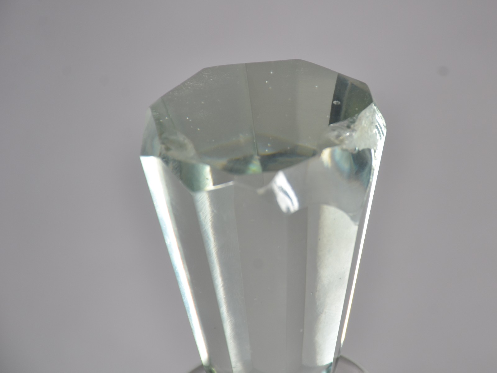 Conjunto de 3 garrafas de cristal lapidado com placas indicativas de... - foto 10 de 11