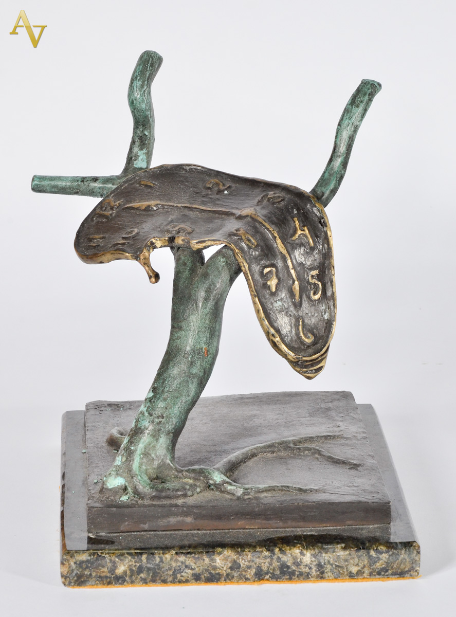 SALVADOR DALI - Escultura com relógio de bronze - múltiplo - com...