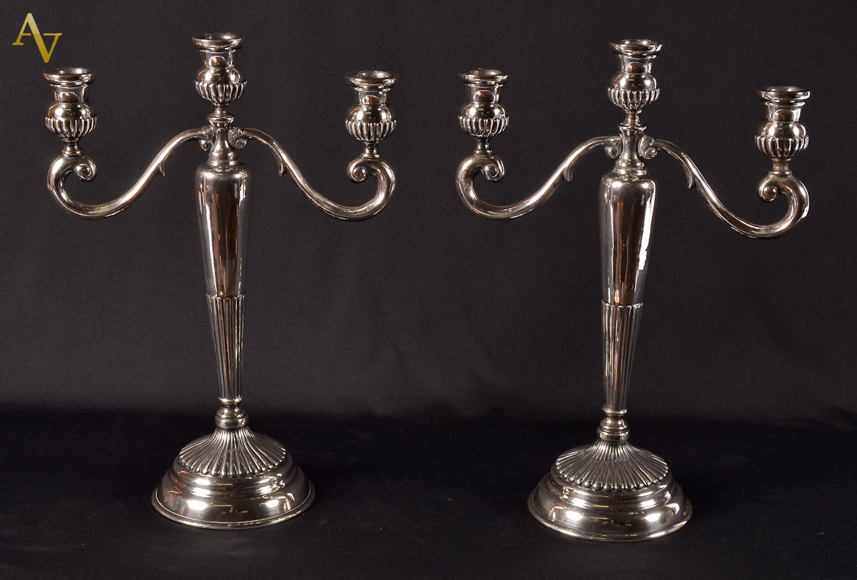 Par de candelabros de prata contraste 833 mls, para 3 velas cada...