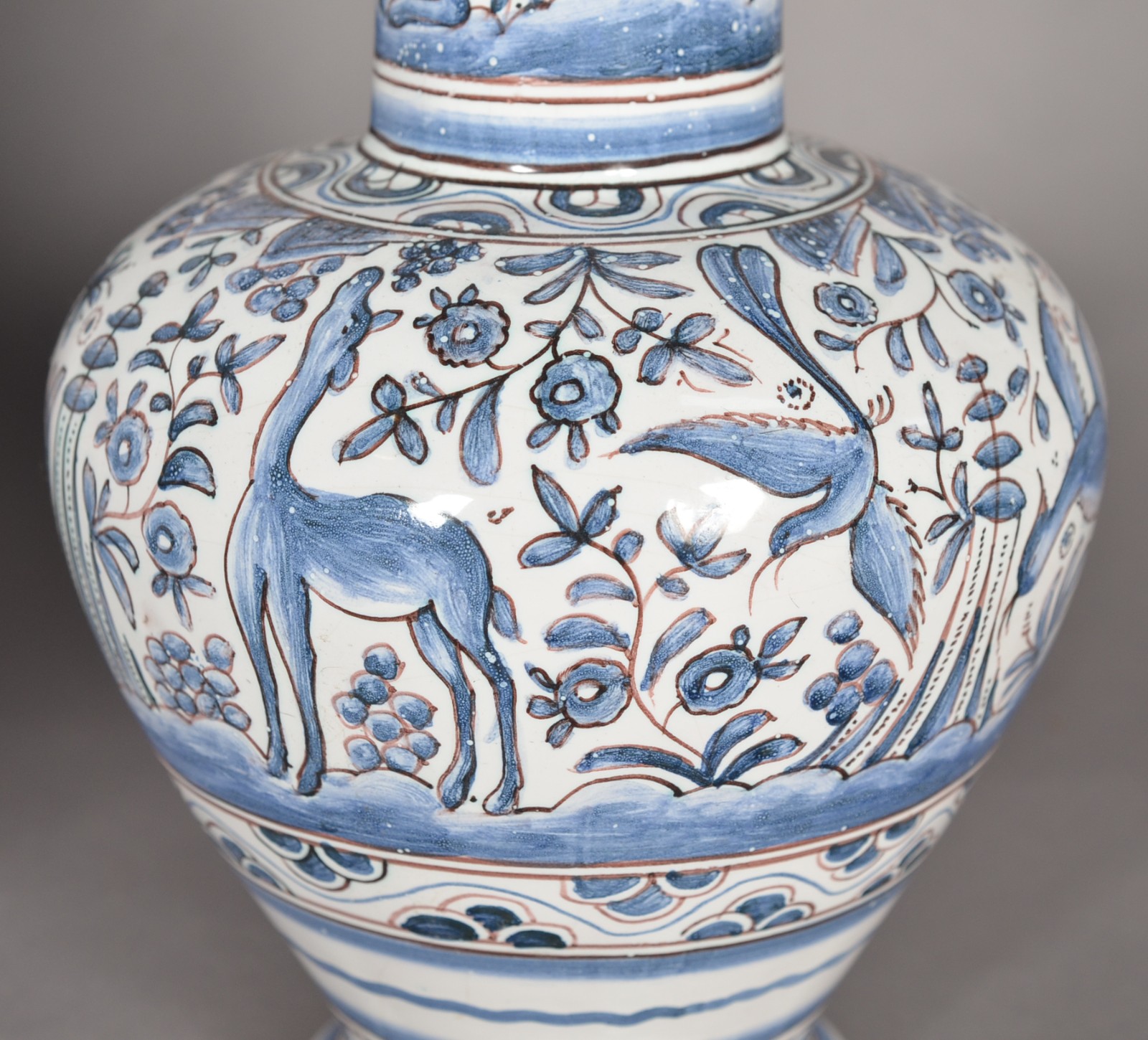 Duas peças, sendo: vaso de porcelana portuguesa coimbra (pequeno... - foto 3 de 9