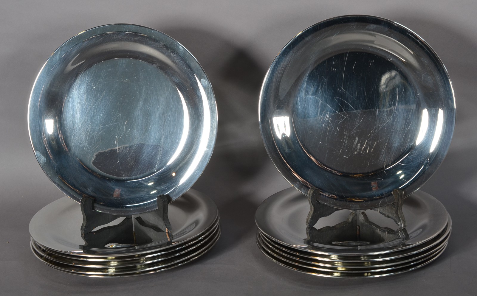 Conjunto com 12 souplats de metal Silver Plate. - foto 1 de 2