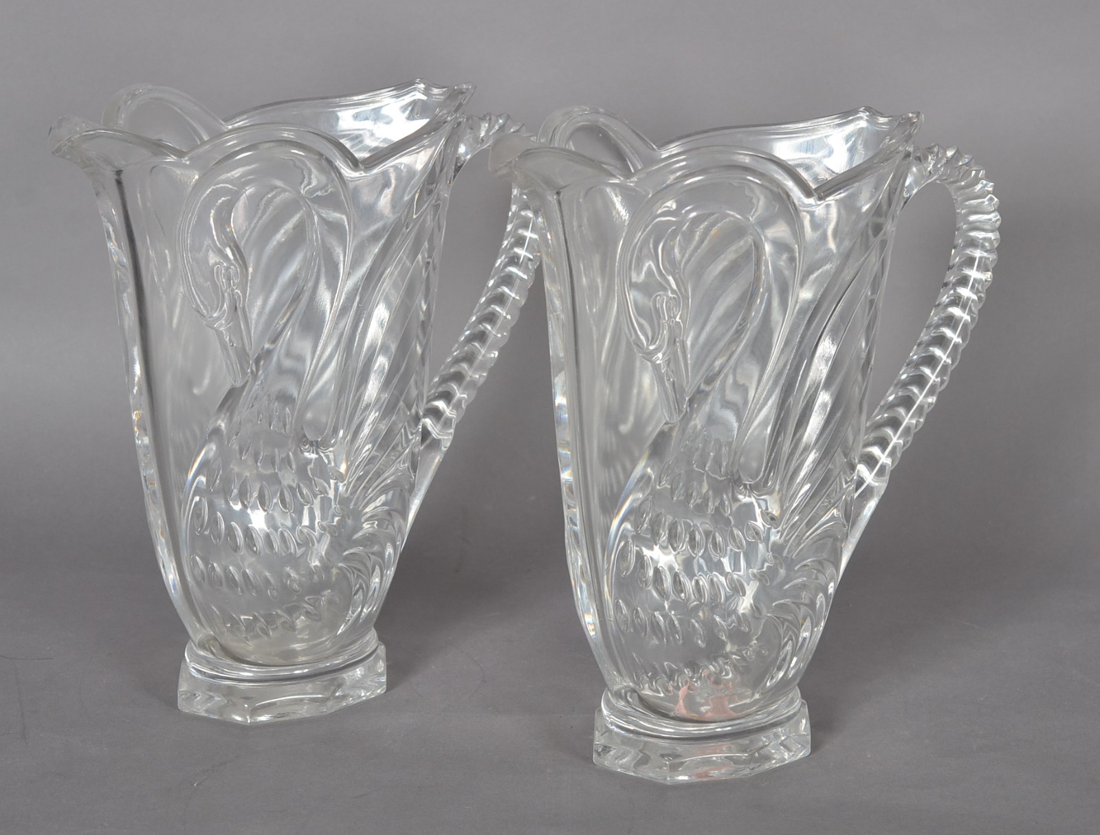 Par de jarras para água de vidro decoração de cisnes. - foto 1 de 8