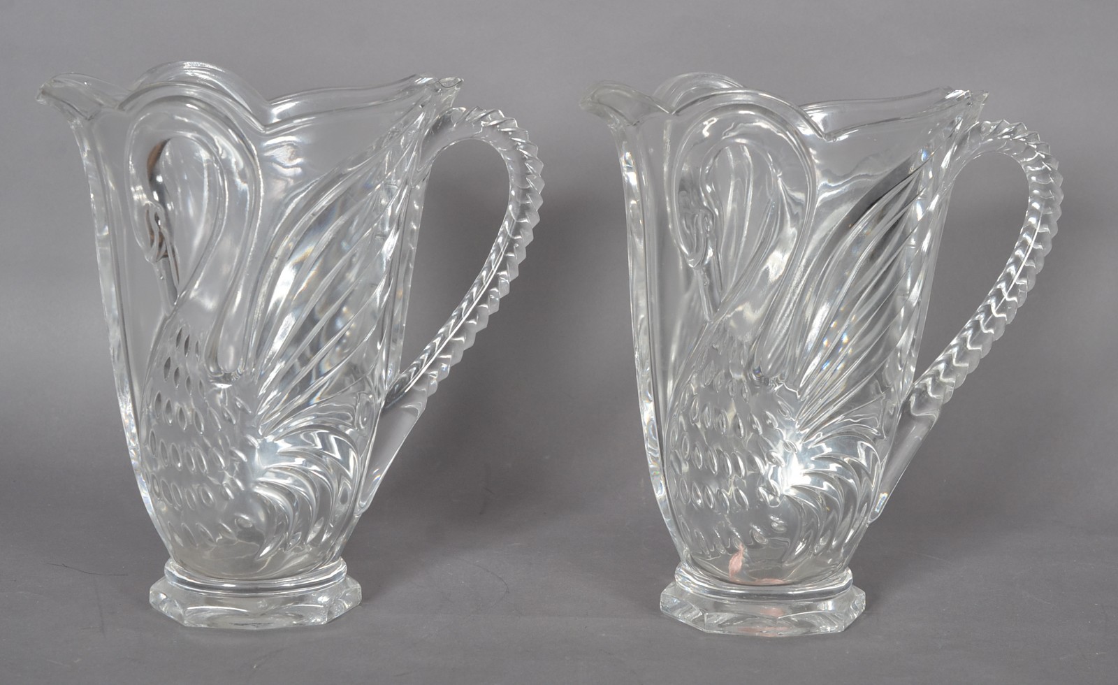 Par de jarras para água de vidro decoração de cisnes. - foto 2 de 8