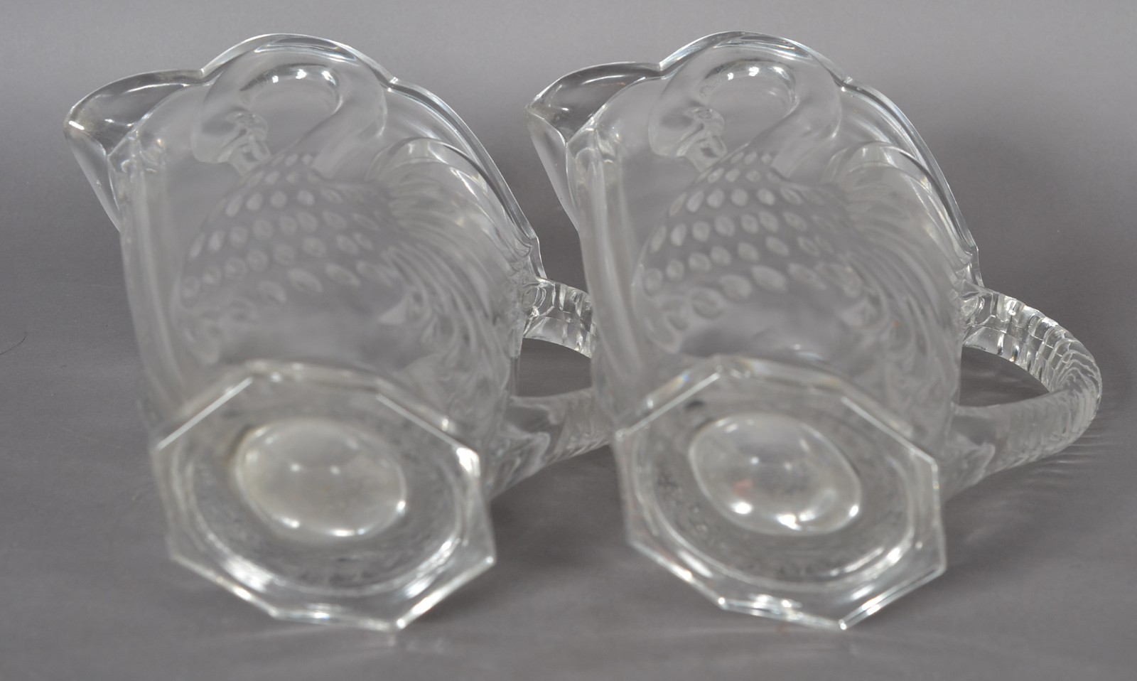 Par de jarras para água de vidro decoração de cisnes. - foto 8 de 8
