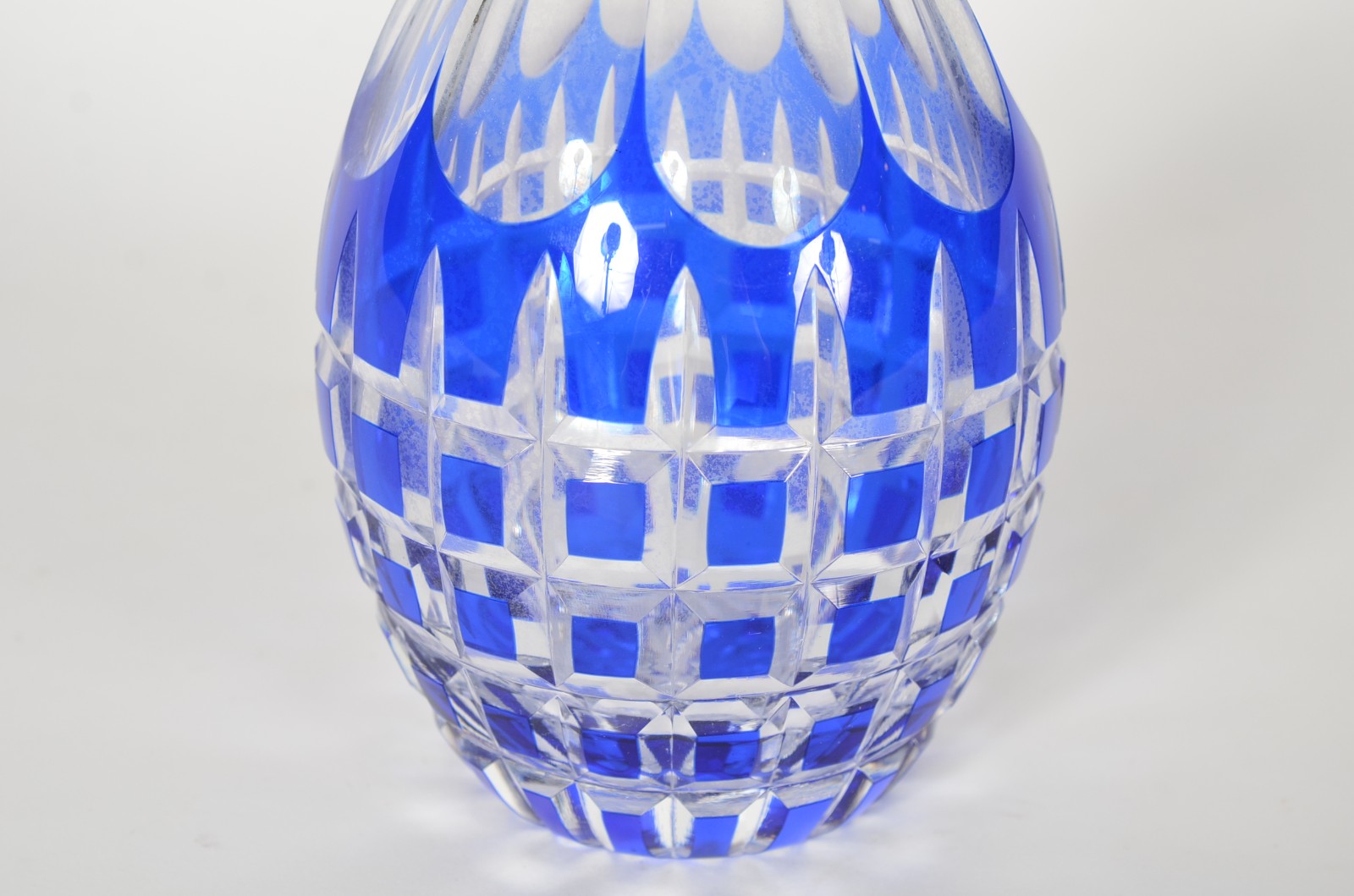 Garrafa de cristal doublé azul com bocal de metal. Tampa adaptada. - foto 2 de 7