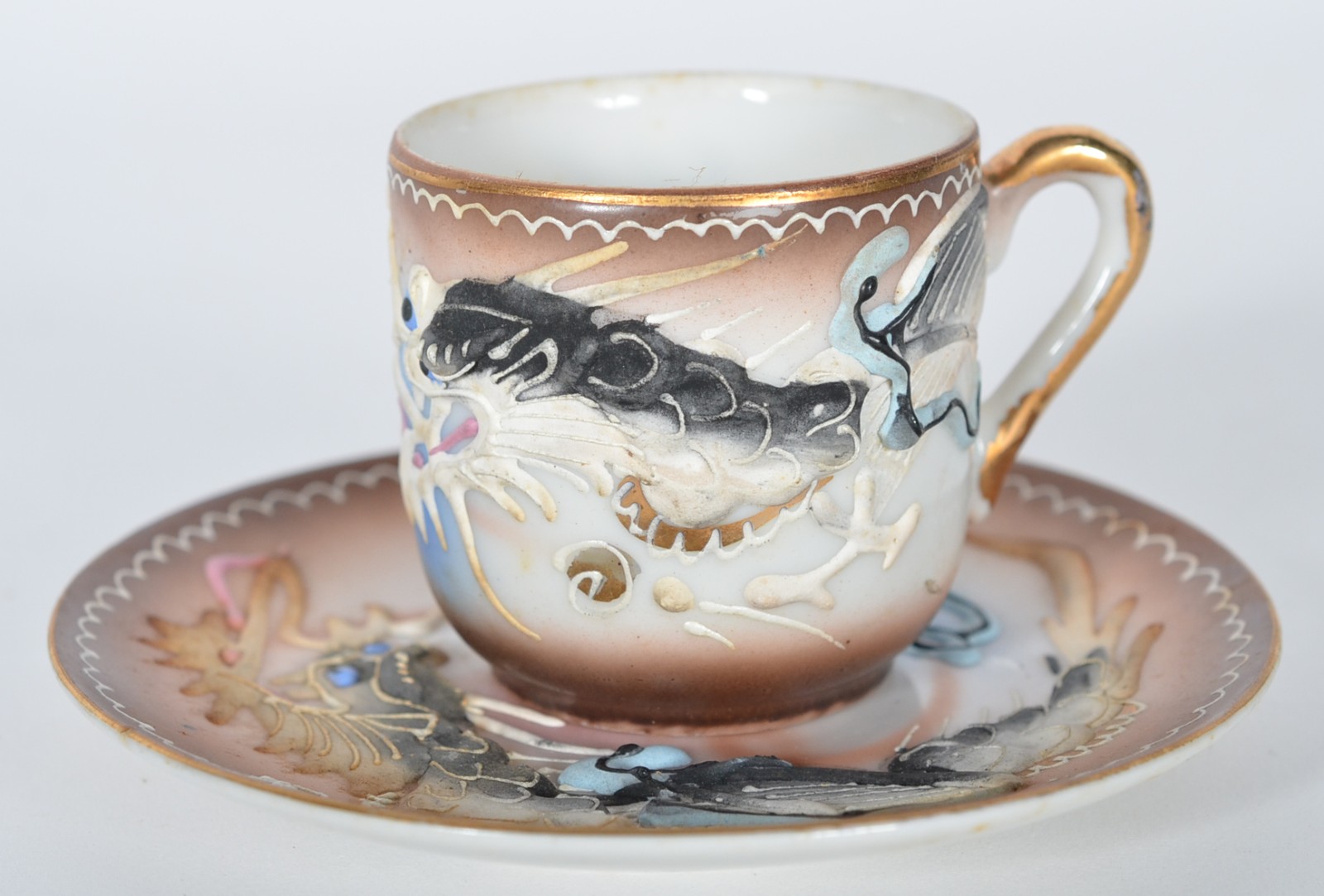 Serviço de café de porcelana oriental, decorada com dragões em... - foto 2 de 11