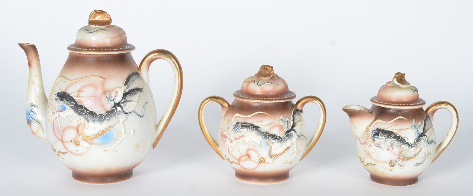 Serviço de café de porcelana oriental, decorada com dragões em... - foto 6 de 11
