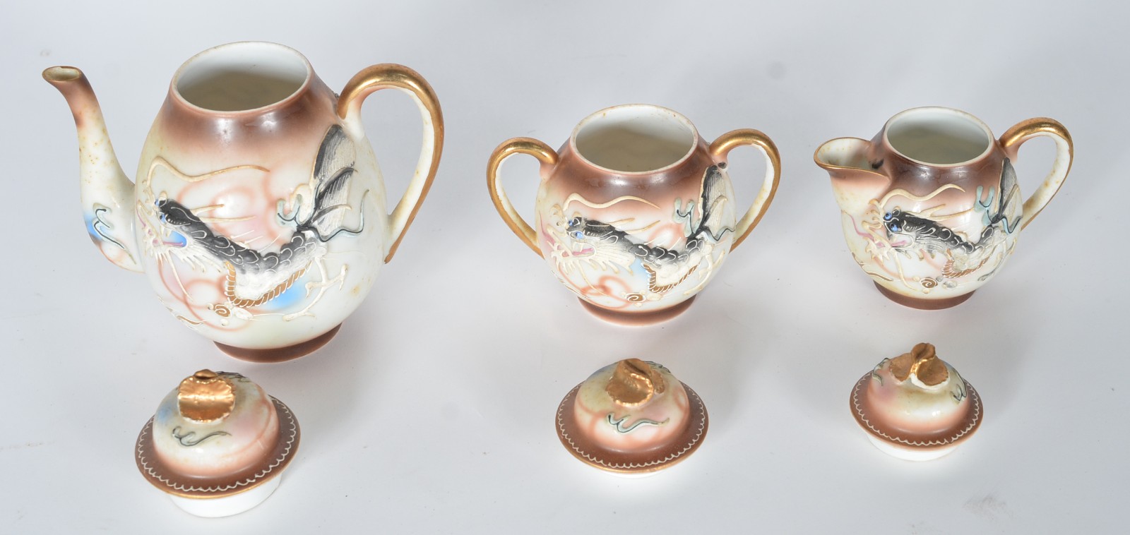 Serviço de café de porcelana oriental, decorada com dragões em... - foto 11 de 11