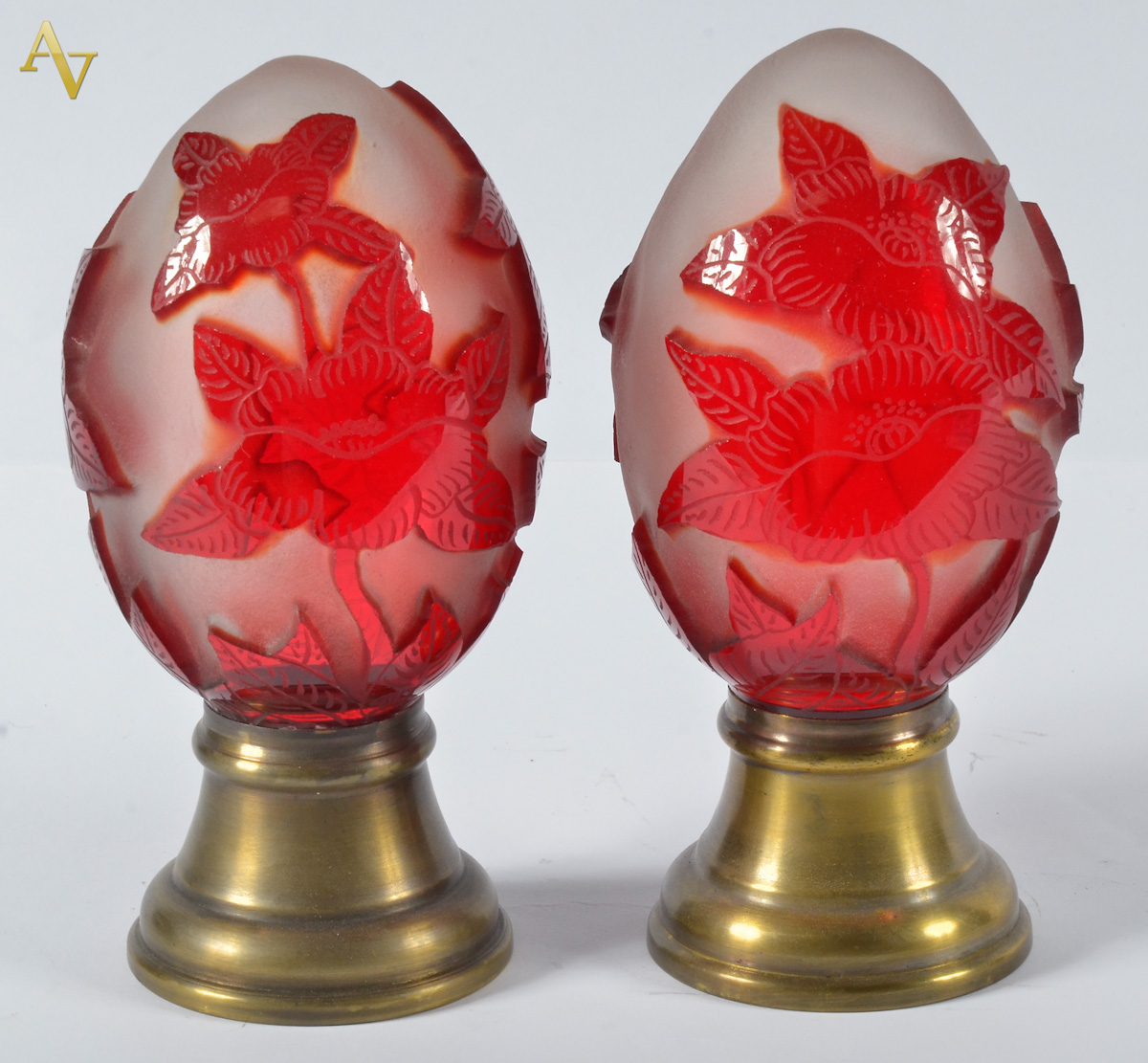 RAVAGNANI - Par de pinhas de overlay vermelho, bases de bronze. Alt...