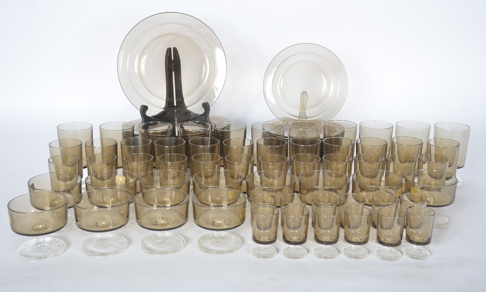 Conjunto de vidro francês Luminarc na cor fumé, composto de: 12... - foto 1 de 8