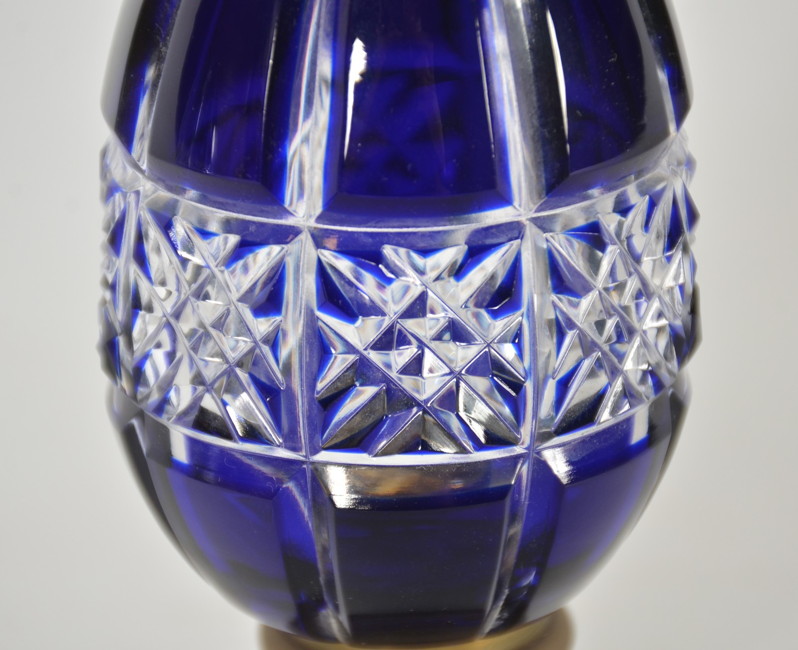 Par de pinhas de cristal doublé azul lapidadas, bases de metal... - foto 3 de 4