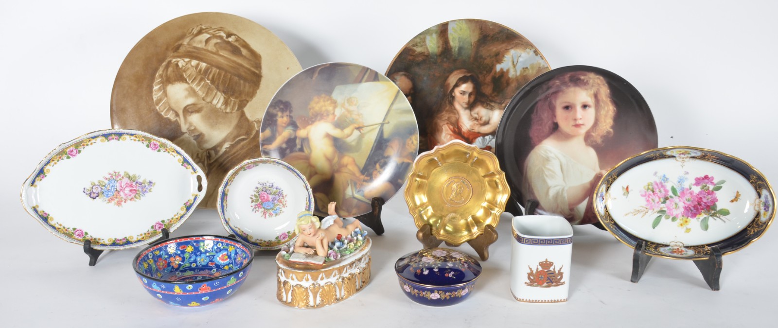 Doze peças diversas de porcelana. - foto 1 de 11