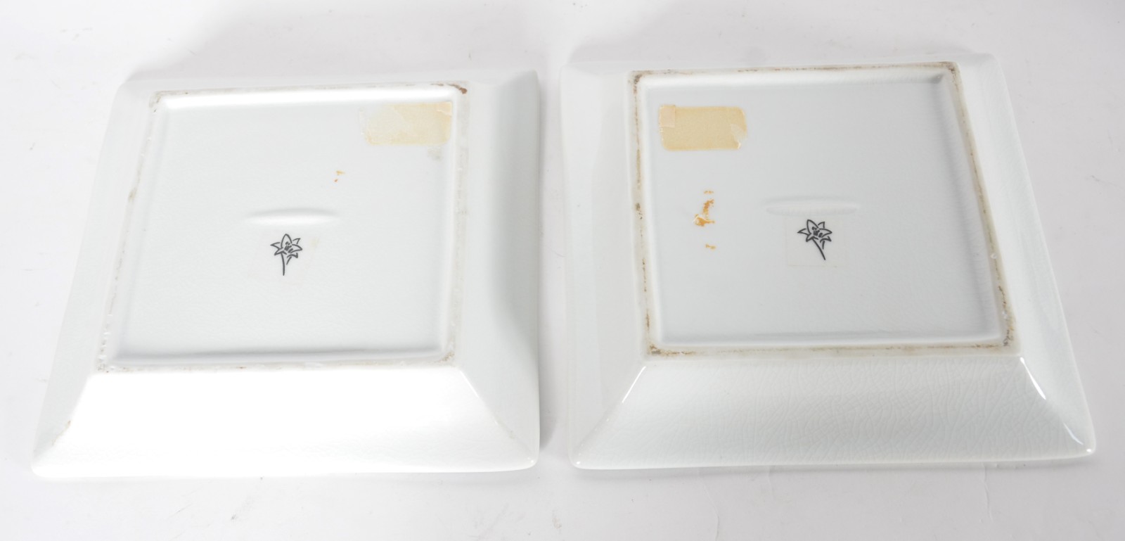 Cinco peças de porcelana azul e branca, sendo: terrina feitio pato; 2... - foto 10 de 10