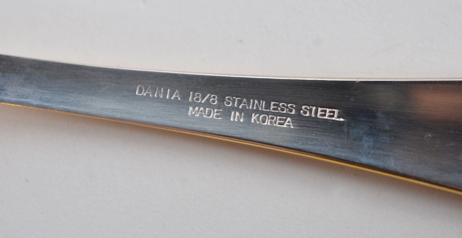 Faqueiro de aço coreano com detalhes dourados composto de: 12 garfos... - foto 7 de 7