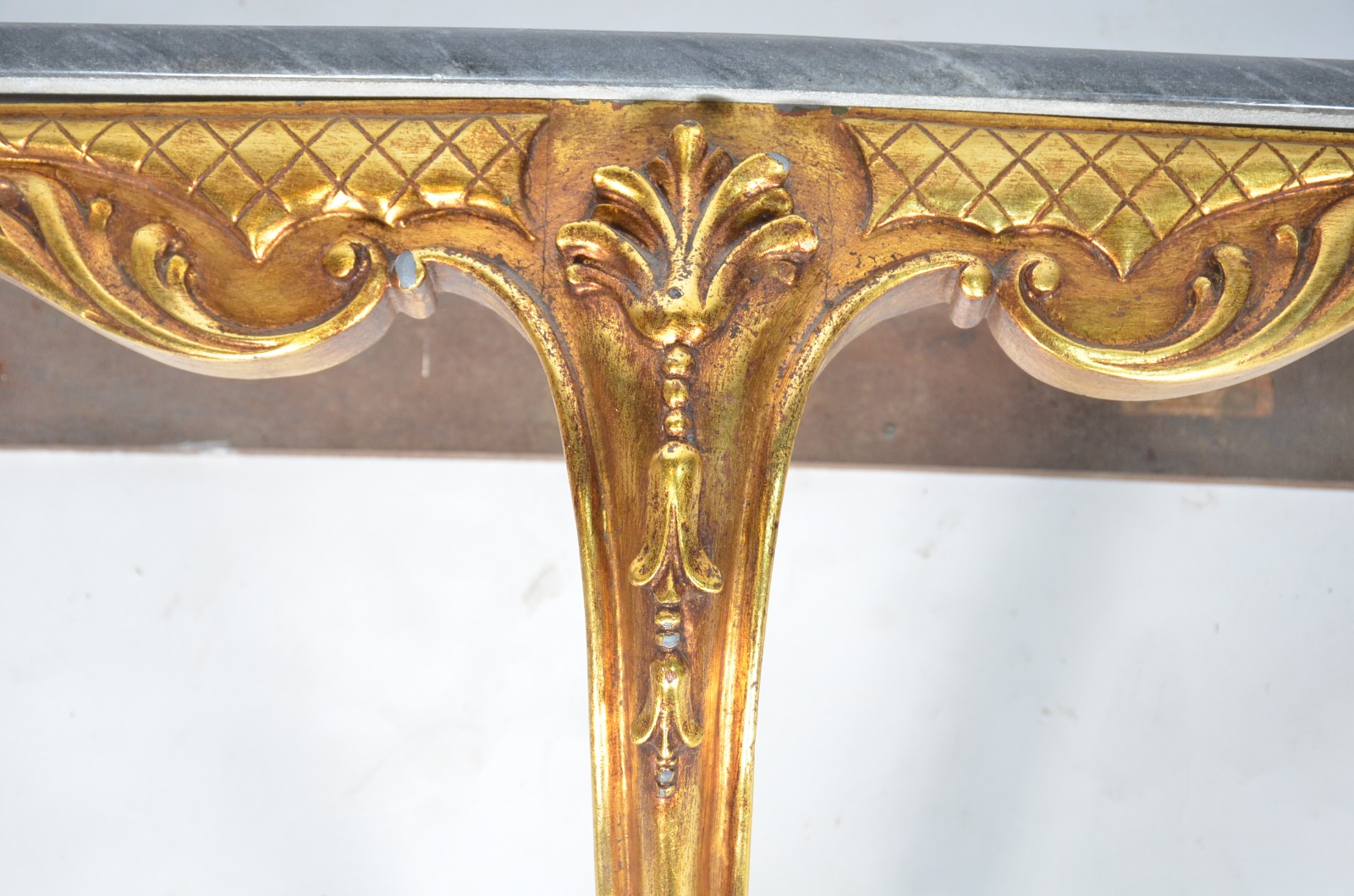 Console de parede de madeira nobre dourada, tampo de mármore... - foto 4 de 11