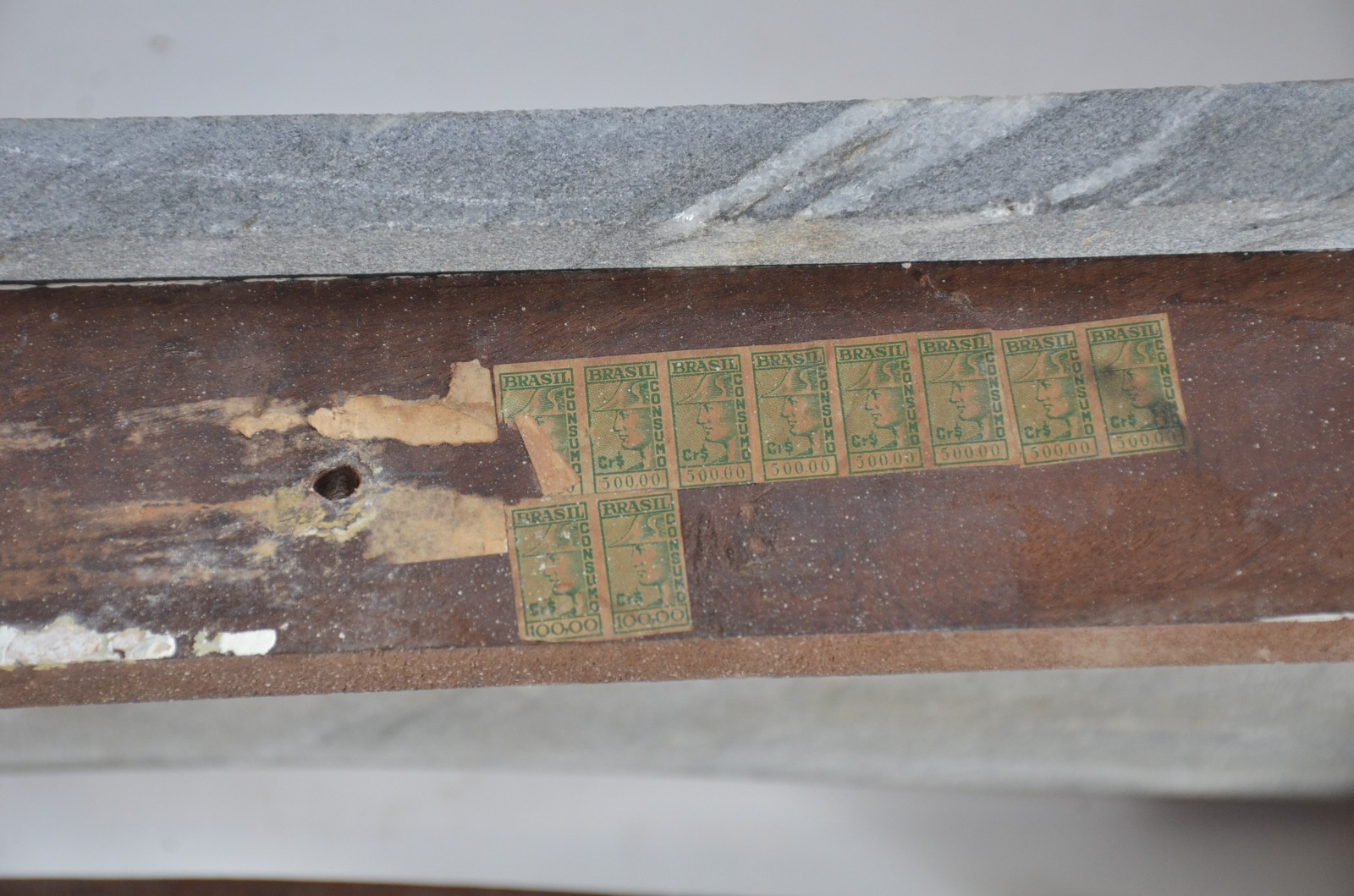 Console de parede de madeira nobre dourada, tampo de mármore... - foto 6 de 11