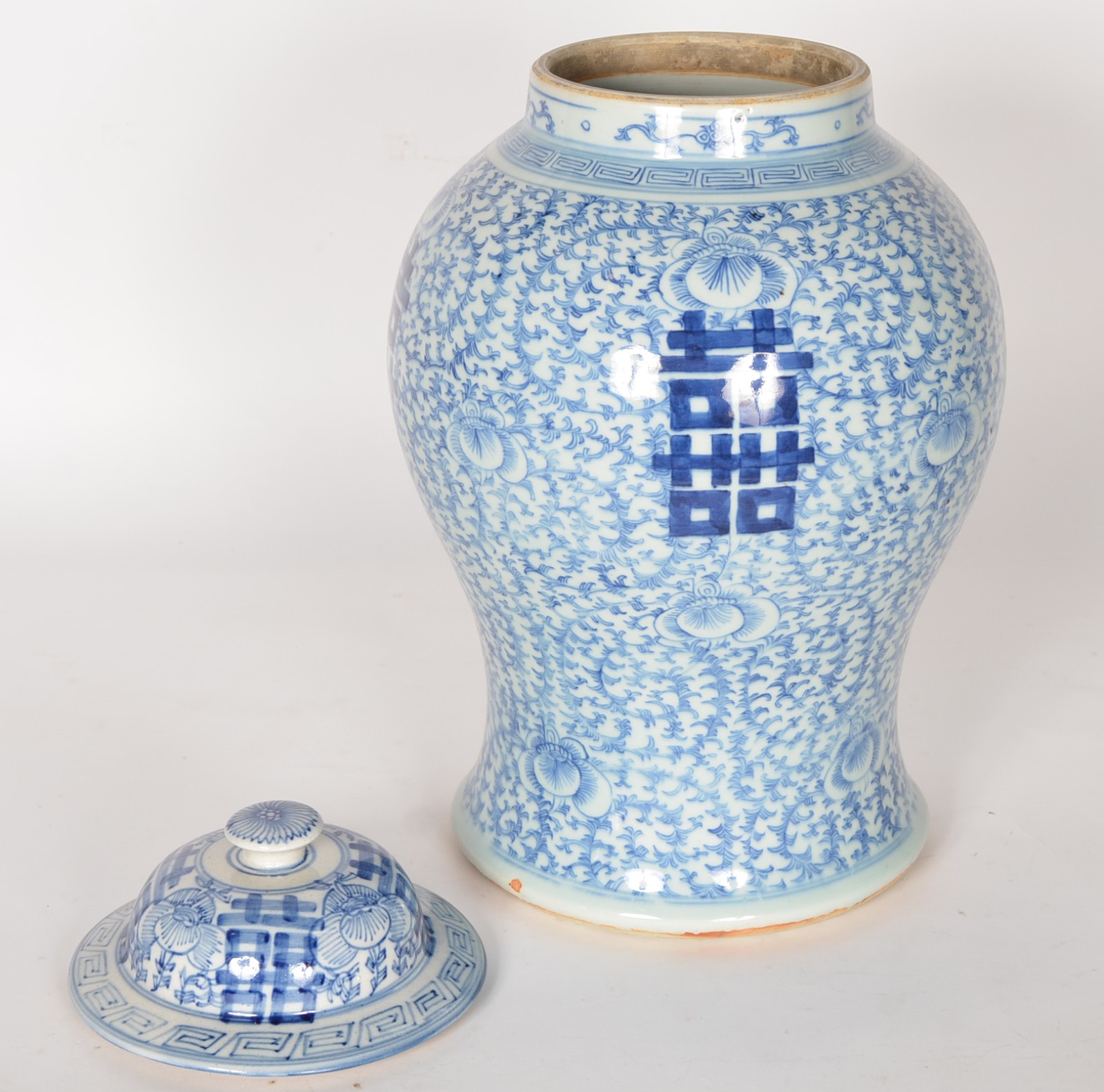 Potiche antigo de porcelana chinesa azul e branca, decorado com... - foto 2 de 7