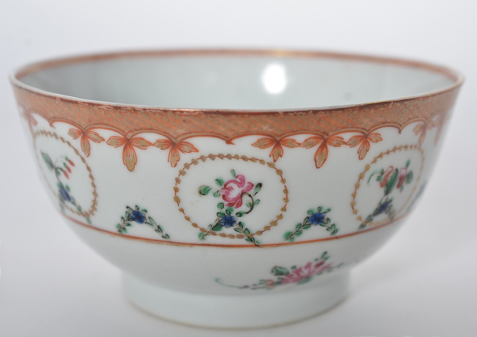 Dois pequenos e antigos bowls de porcelana oriental decorados com... - foto 2 de 5