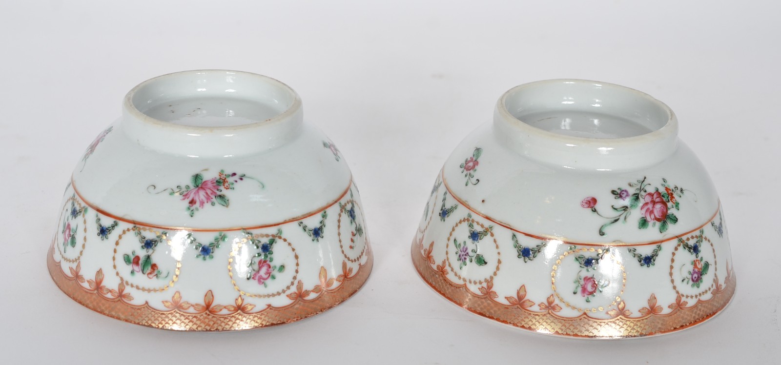 Dois pequenos e antigos bowls de porcelana oriental decorados com... - foto 3 de 5