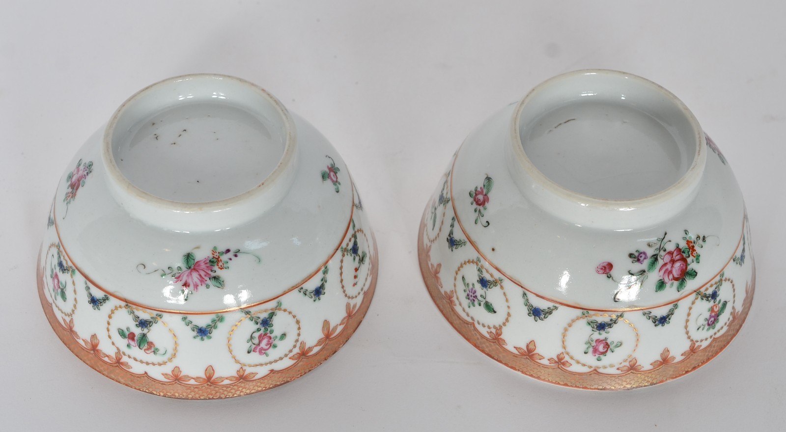 Dois pequenos e antigos bowls de porcelana oriental decorados com... - foto 4 de 5