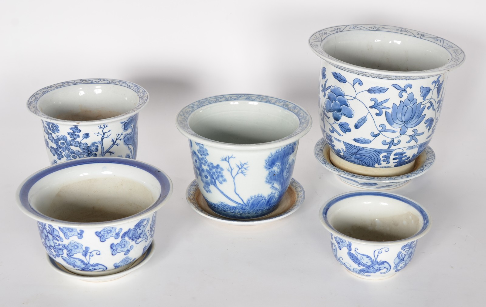 Cinco cachepots redondos de porcelana oriental azul e branca (2 sem... - foto 1 de 11
