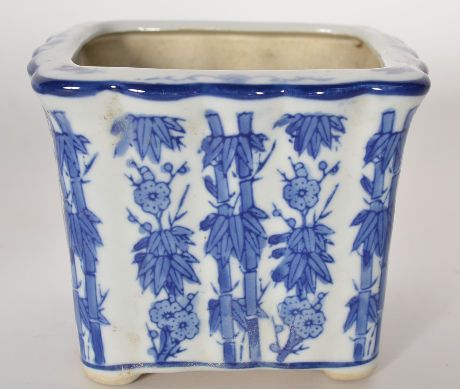 Diversas peças de porcelana oriental azul e branca, sendo: 3... - foto 4 de 11
