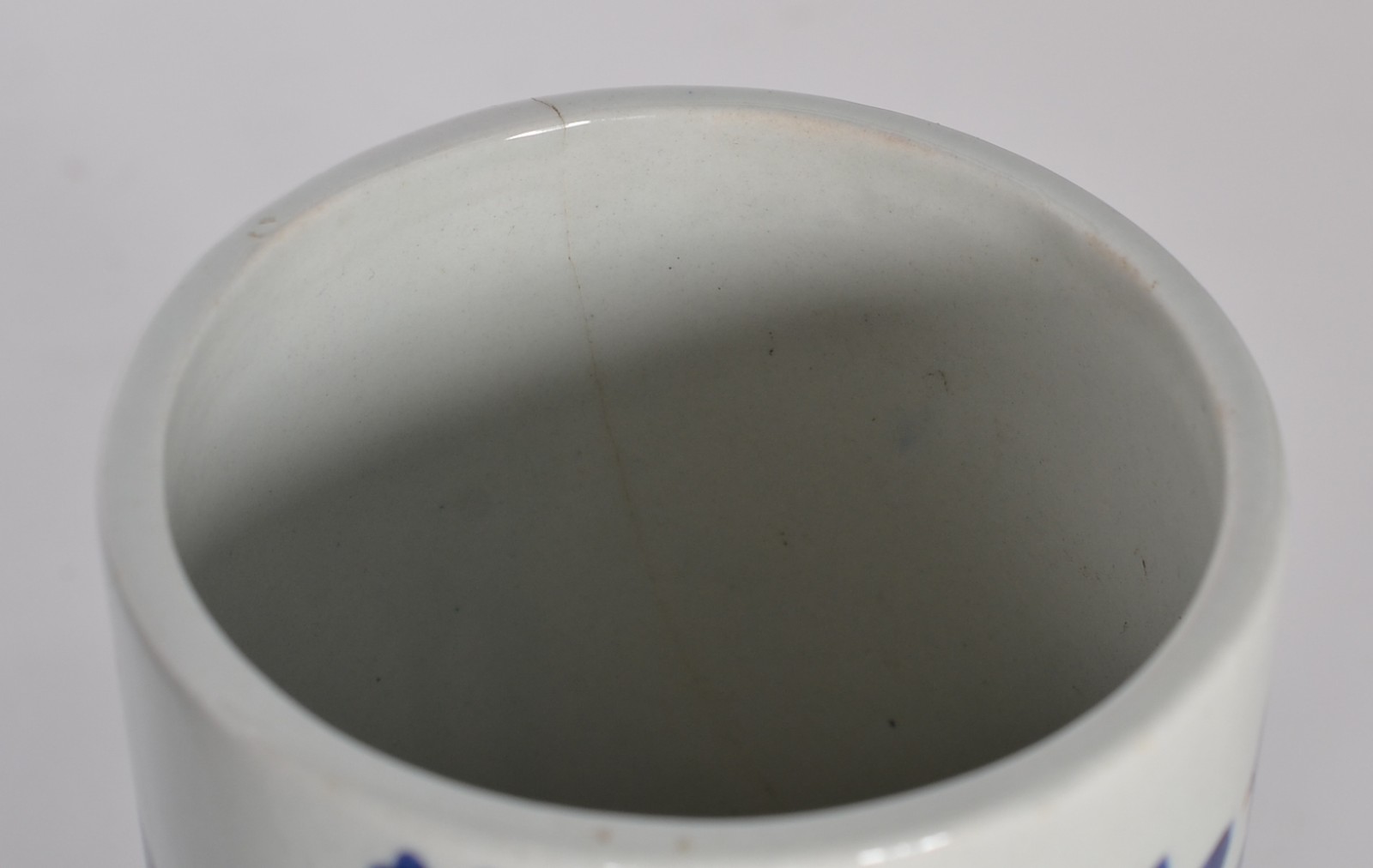 Diversas peças de porcelana oriental azul e branca, sendo: 3... - foto 11 de 11
