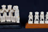 Dupla de 4 macacos em marfim. Alt. 4 e 6 cm. - Dupla de 4 macacos em marfim. Alt. 4 e 6 cm.