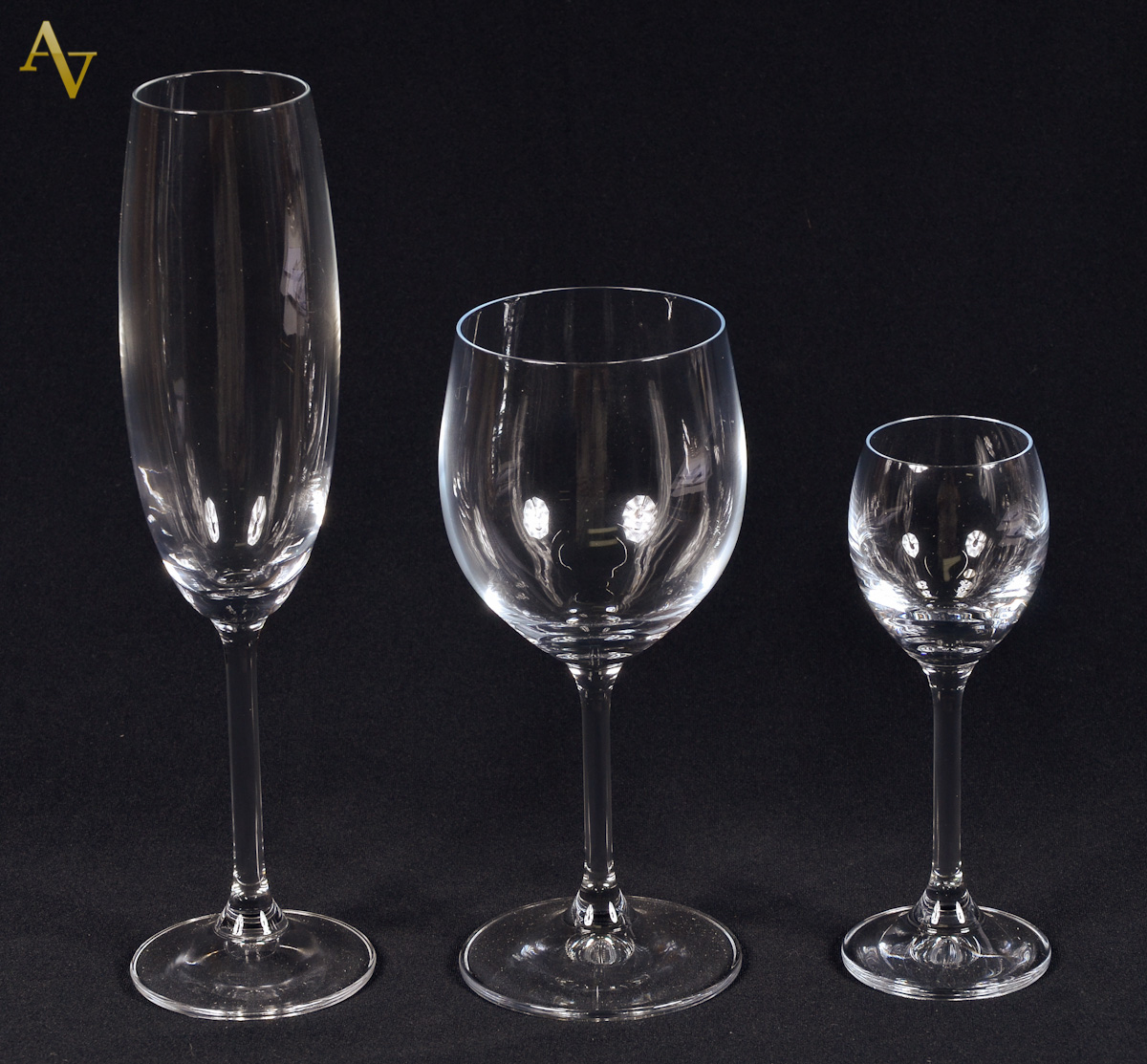 Conjunto de cristal contendo 6 cálices para vinho, 6 flutes, 6...