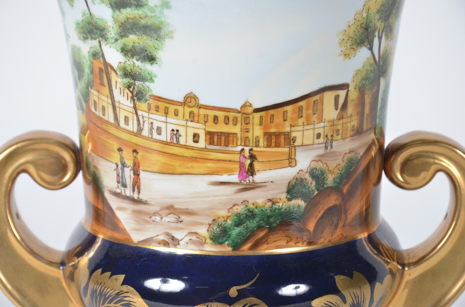 Ânfora de porcelana francesa de Sèvres, fundo em azul cobalto e... - foto 4 de 9