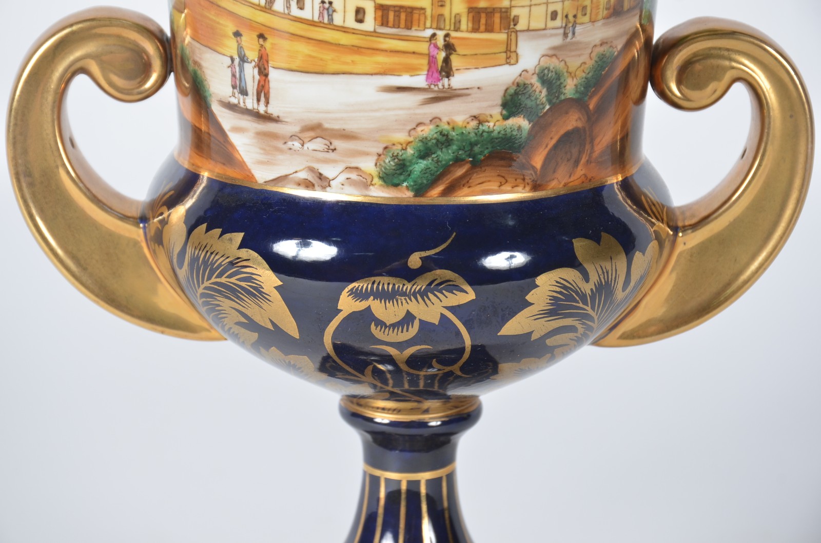 Ânfora de porcelana francesa de Sèvres, fundo em azul cobalto e... - foto 6 de 9